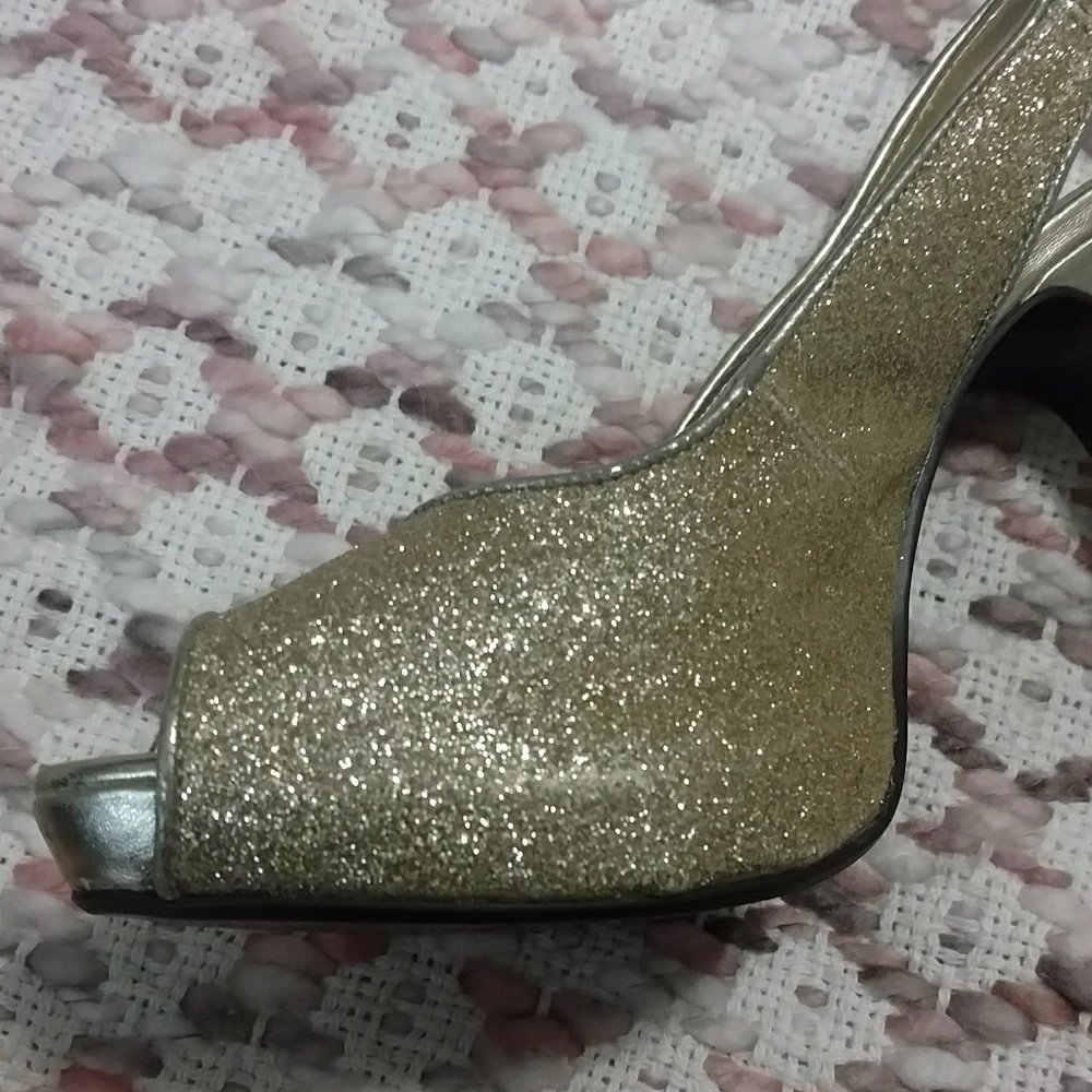 Gold heels - Picture 5 of 8